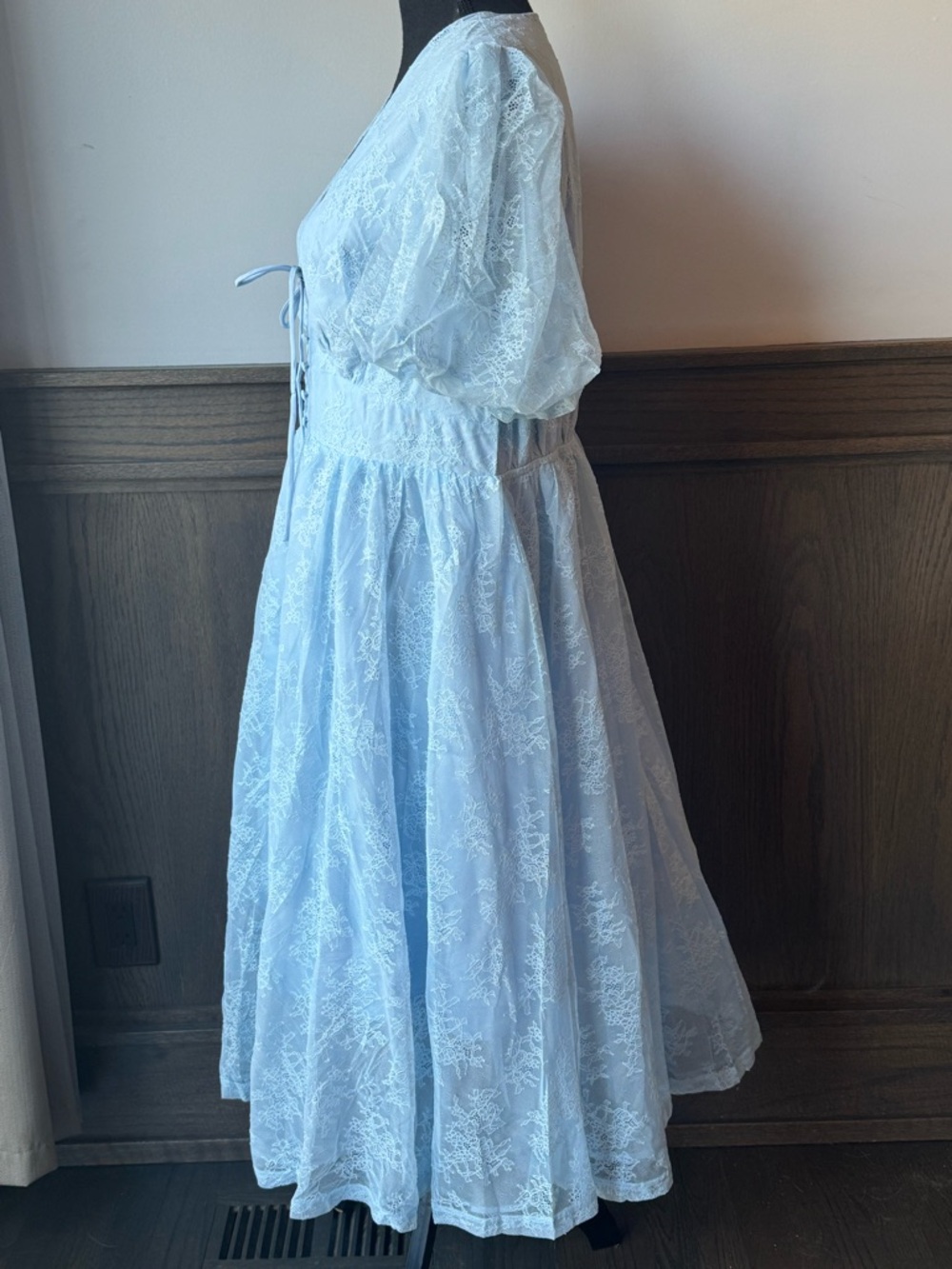 Women's Light Blue Lace Midi Dress with Puff Sleeves 3x - Picture 4 of 8